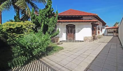 CASA à venda com piscina e 3 quartos em Peruíbe, no bairro Balneario Arpoador