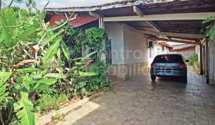 CASA à venda com 3 quartos em Peruíbe, no bairro Centro