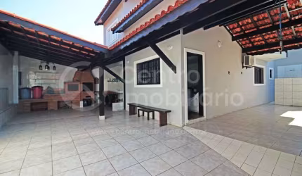 CASA à venda com 3 quartos em Peruíbe, no bairro Cidade Nova Peruíbe