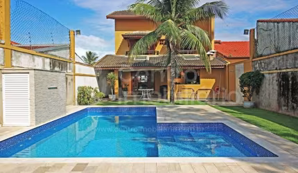 CASA à venda com piscina e 3 quartos em Peruíbe, no bairro Parque Balneario Oasis