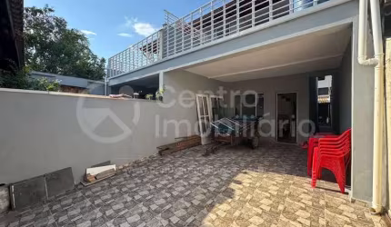 CASA à venda com 3 quartos em Peruíbe, no bairro Centro