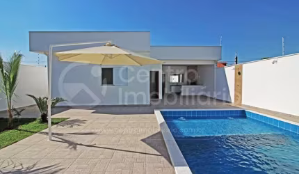 CASA à venda com piscina e 3 quartos em Peruíbe, no bairro Jardim Beira Mar