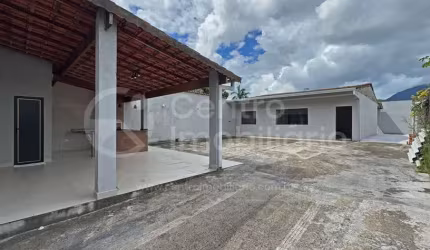 CASA à venda com 2 quartos em Peruíbe, no bairro Jd Caraminguava