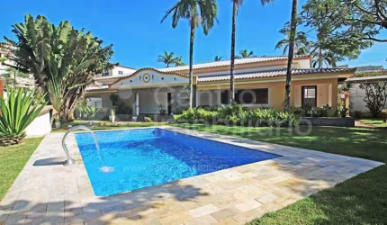 CASA à venda com piscina e 4 quartos em Peruíbe, no bairro Centro