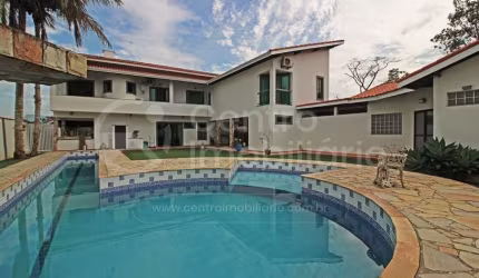 CASA à venda com piscina e 5 quartos em Peruíbe, no bairro Bougainvillee V