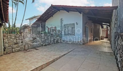 CASA à venda com 2 quartos em Peruíbe, no bairro Cidade Nova Peruíbe