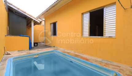 CASA à venda com piscina e 3 quartos em Peruíbe, no bairro Parque Balneario Oasis