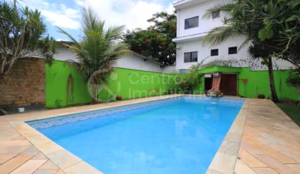 APARTAMENTO à venda com 1 quartos (1 suítes) em Peruíbe, no bairro Centro