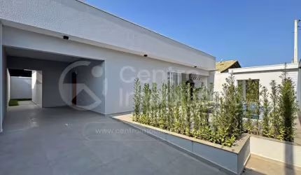 CASA à venda com piscina e 3 quartos em Peruíbe, no bairro Parque Turistico