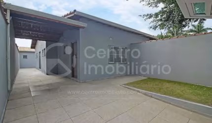 CASA à venda com 2 quartos em Peruíbe, no bairro Jardim Ribamar