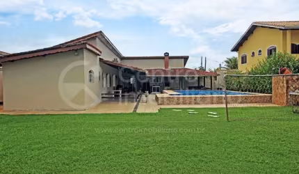 CASA à venda com piscina e 3 quartos em Peruíbe, no bairro Bougainvillee V