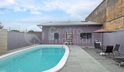 CASA à venda com piscina e 3 quartos em Peruíbe, no bairro Maria H Novaes