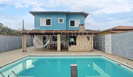 CASA à venda com piscina e 4 quartos em Peruíbe, no bairro Jardim Sao Luiz