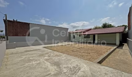 CASA à venda com 3 quartos em Peruíbe, no bairro Centro