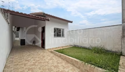 CASA à venda com 2 quartos em Peruíbe, no bairro Jardim Imperador