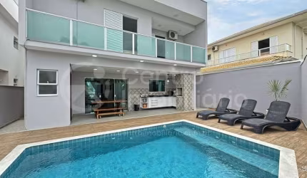 CASA à venda com piscina e 3 quartos em Peruíbe, no bairro Jd Tres Marias