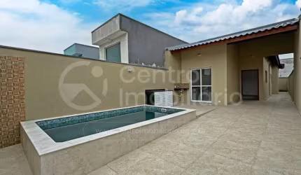 CASA à venda com piscina e 2 quartos em Peruíbe, no bairro Parque D Aville