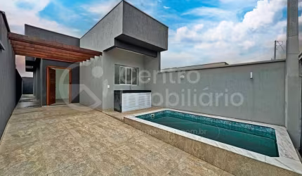 CASA à venda com piscina e 2 quartos em Peruíbe, no bairro Balneario Sao Joao Batista