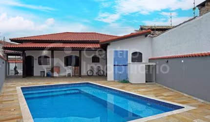 CASA à venda com piscina e 3 quartos em Peruíbe, no bairro Cidade Nova Peruíbe