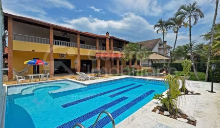 CASA à venda com piscina e 5 quartos em Peruíbe, no bairro Bougainvillee III