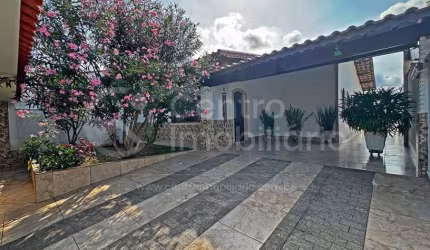 CASA à venda com 2 quartos em Peruíbe, no bairro Centro