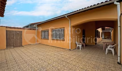 CASA à venda com 3 quartos em Peruíbe, no bairro Balneario Josedy