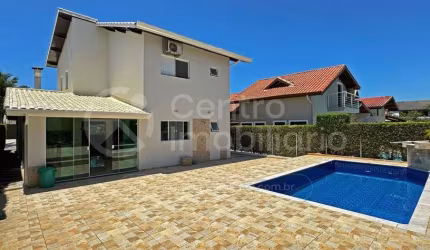 CASA à venda com piscina e 3 quartos em Peruíbe, no bairro Bougainvillee II