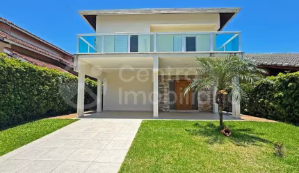 CASA à venda com piscina e 3 quartos em Peruíbe, no bairro Bougainvillee II