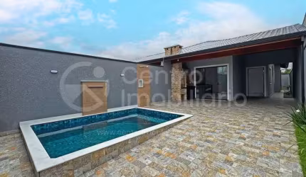 CASA à venda com piscina e 2 quartos em Peruíbe, no bairro Parque D Aville