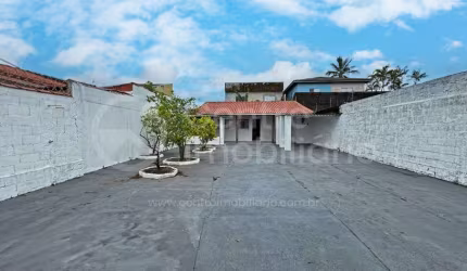 CASA à venda com 2 quartos em Peruíbe, no bairro Balneario Arpoador