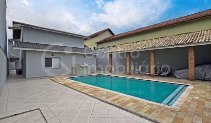 CASA à venda com piscina e 6 quartos em Peruíbe, no bairro Centro