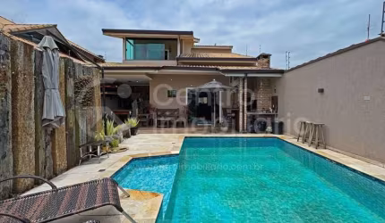 CASA à venda com piscina e 3 quartos em Peruíbe, no bairro Parque Balneario Oasis