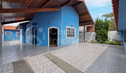 CASA à venda com 3 quartos em Peruíbe, no bairro Balneario Florida