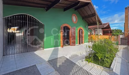 CASA à venda com 3 quartos em Peruíbe, no bairro Jardim Imperador