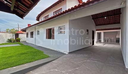 CASA à venda com 5 quartos em Peruíbe, no bairro Parque Turistico