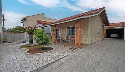 CASA à venda com 2 quartos em Peruíbe, no bairro Jardim Peruibe