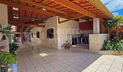 CASA à venda com 5 quartos em Peruíbe, no bairro Vila Romar