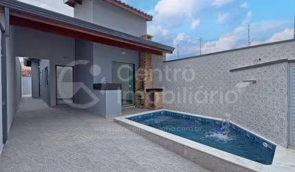 CASA à venda com piscina e 2 quartos em Peruíbe, no bairro Jardim Imperador