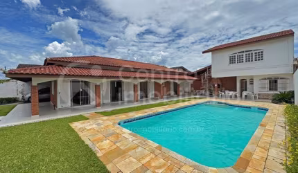 CASA à venda com piscina e 3 quartos em Peruíbe, no bairro Parque Balneario Oasis