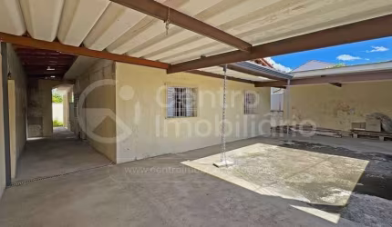 CASA à venda com 3 quartos em Peruíbe, no bairro Balneario Arpoador