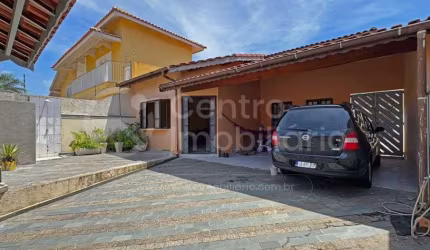 CASA à venda com 3 quartos em Peruíbe, no bairro Parque Balneario Oasis