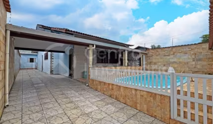 CASA à venda com piscina e 2 quartos em Peruíbe, no bairro Jardim Beira Mar