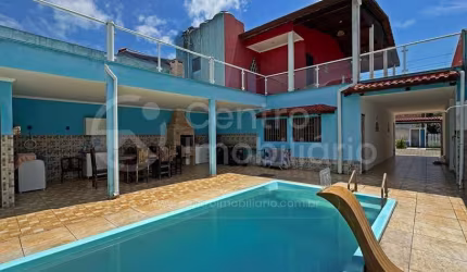 CASA à venda com piscina e 4 quartos em Peruíbe, no bairro Jardim Marcia