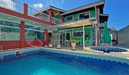 CASA à venda com piscina e 4 quartos em Peruíbe, no bairro Stella Maris