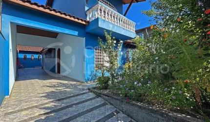 CASA à venda com 3 quartos em Peruíbe, no bairro Centro