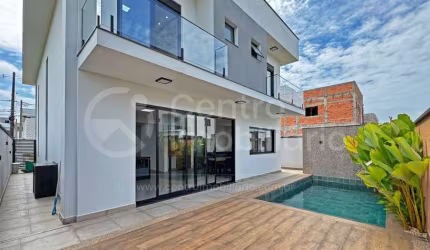 CASA à venda com piscina e 3 quartos em Peruíbe, no bairro Residencial Flora Rica