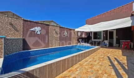 CASA à venda com piscina e 3 quartos em Peruíbe, no bairro Vila Romar
