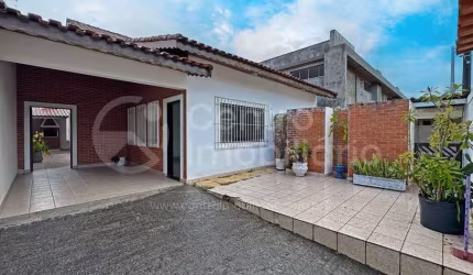 CASA à venda com 3 quartos em Peruíbe, no bairro Stella Maris