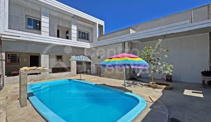 CASA à venda com piscina e 6 quartos em Peruíbe, no bairro Maria H Novaes