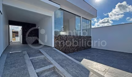 CASA à venda com piscina e 3 quartos em Peruíbe, no bairro Balneario Sambura